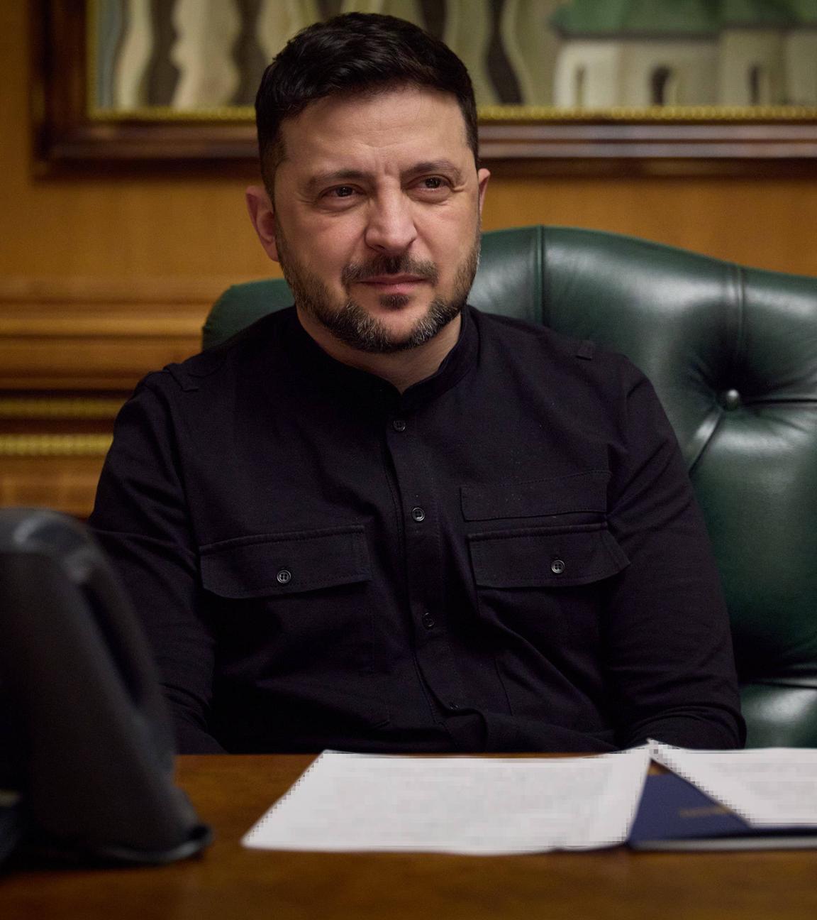 Der ukrainische Präsident Wolodymyr Selenskyj am 25.12.2025 in seinen Büroräumen in Kiew, Ukraine, währens eines Videocalls mit den USA.