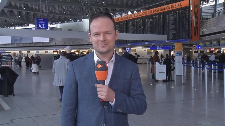 Markus Wolsiffer am Flughafen Frankfurt