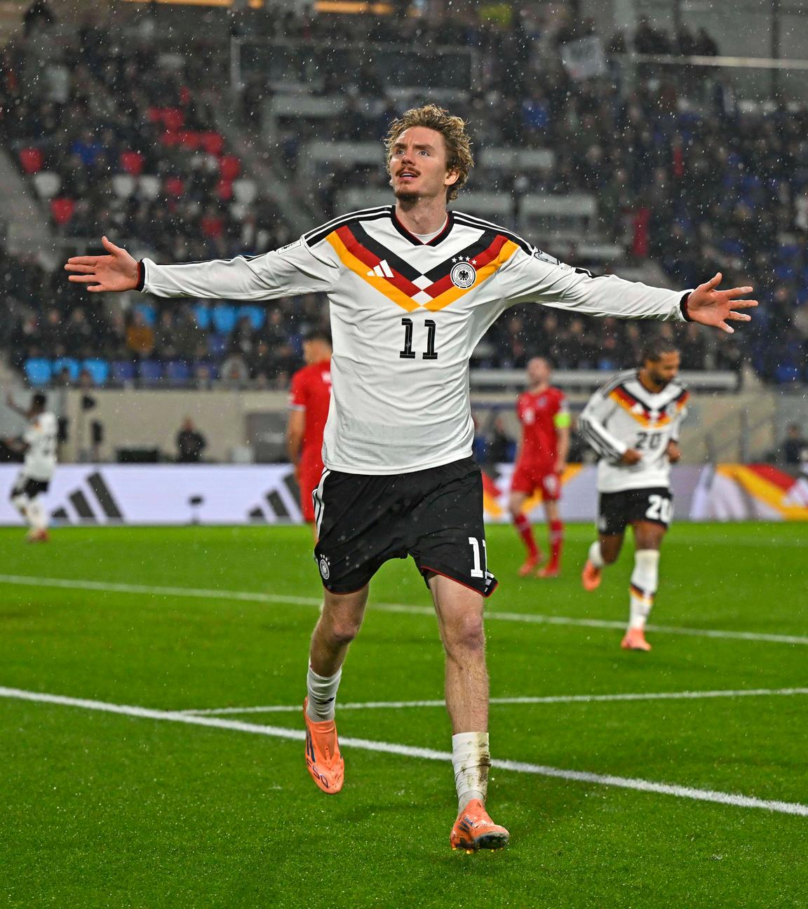 Nick Woltemade jubelt nach seinem Treffer zum 1:0 für Deutschland gegen Luxemburg in der WM Qualifikation