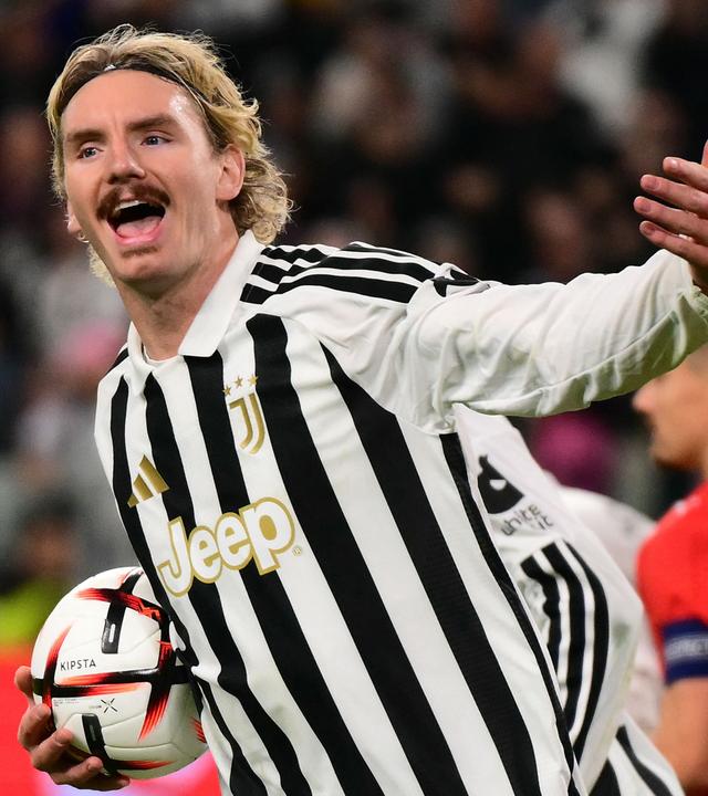 Nick Woltemade bejubelt sein Tor gegen Stade Rennes