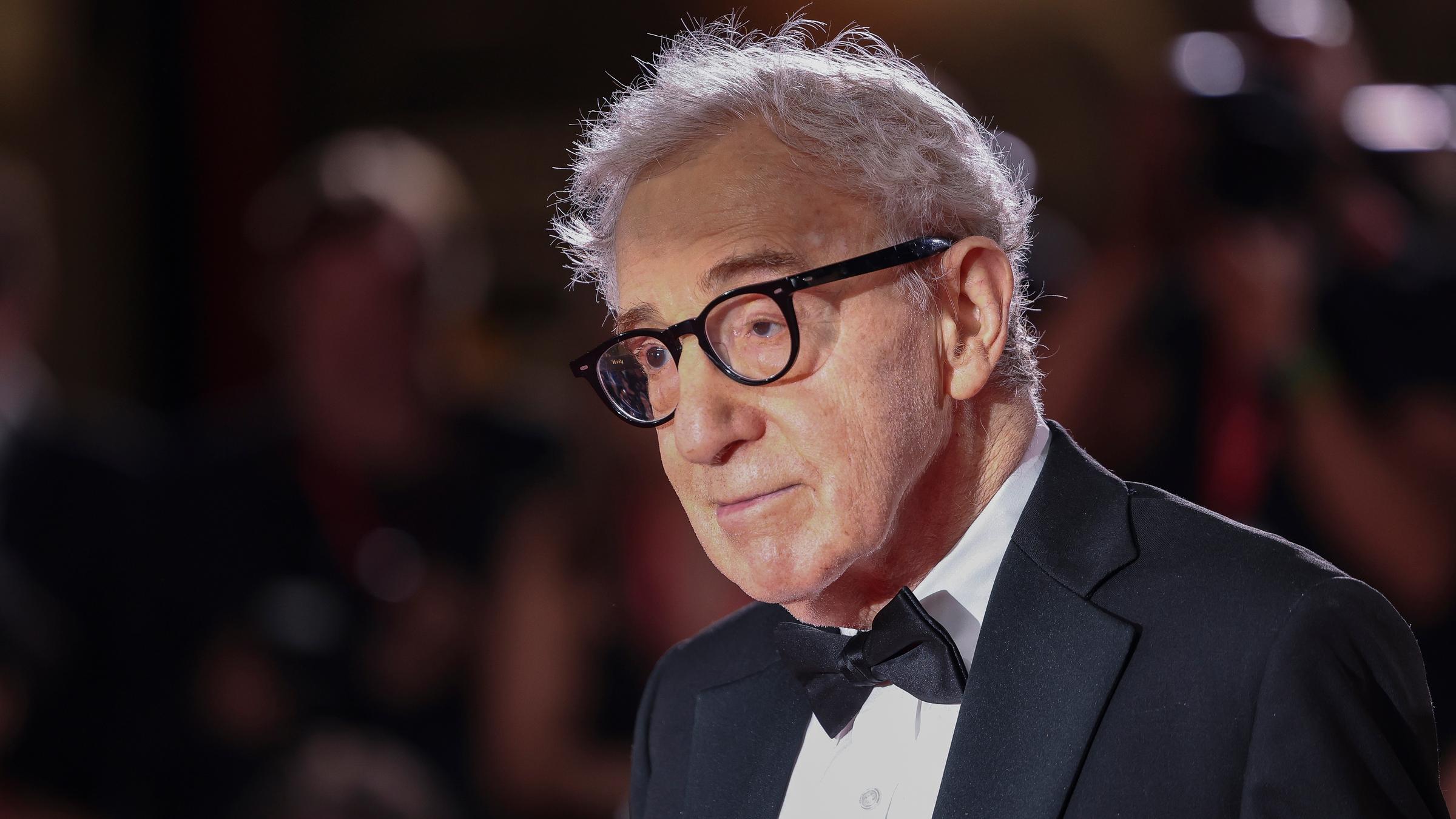 Woody Allen, Regisseur aus den USA, kommt zur Premiere des Films "Coup de Chance" während der 80. Ausgabe der Filmfestspiele von Venedig am 04.09.2023.