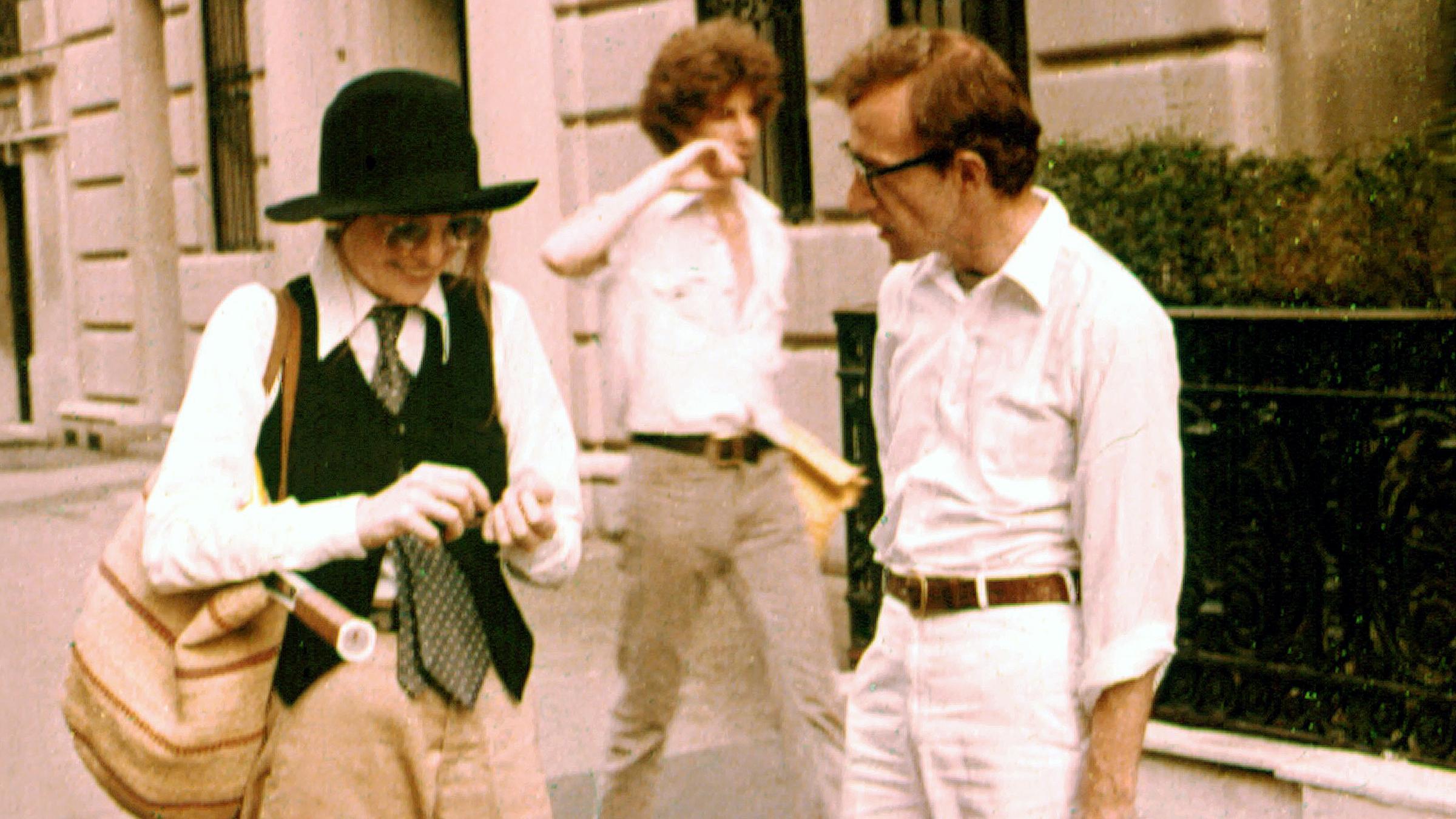 Filmszene aus "Der Stadtneurotiker" mit Woody Allen und Diane Keaton