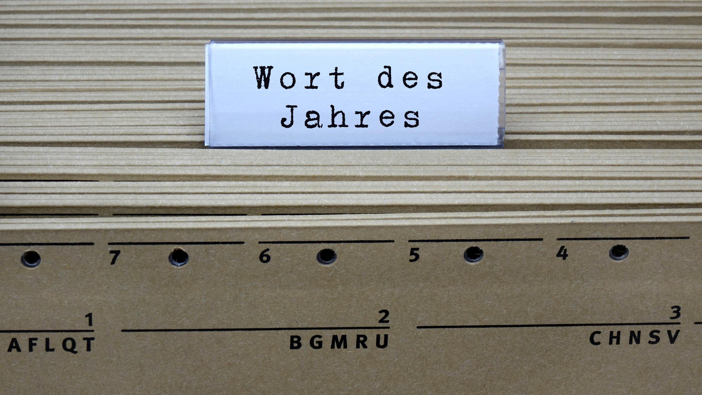 Symbolbild: Hängeregister und Wort des Jahres