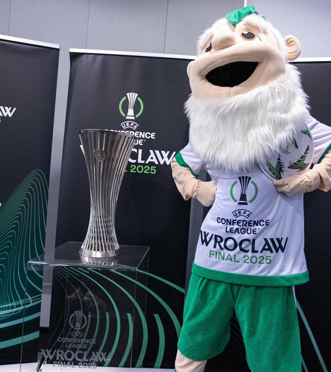 UEFA Conference League, Pokal, Maskottchen