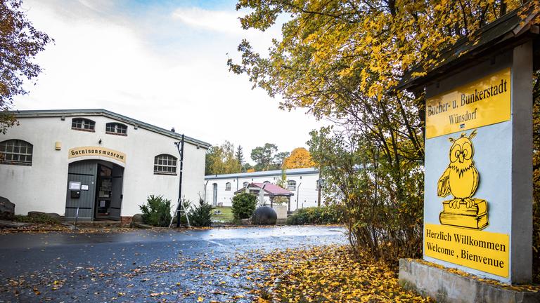 05.11.2023 Brandenburg: Das ehemalige Zentrum der russischen Roten Armee in der DDR nennt sich heute Bücherstadt Bunkerstadt und hat in den alten Liegenschaften ein Museum sowie einen Bücherstall eingerichtet.