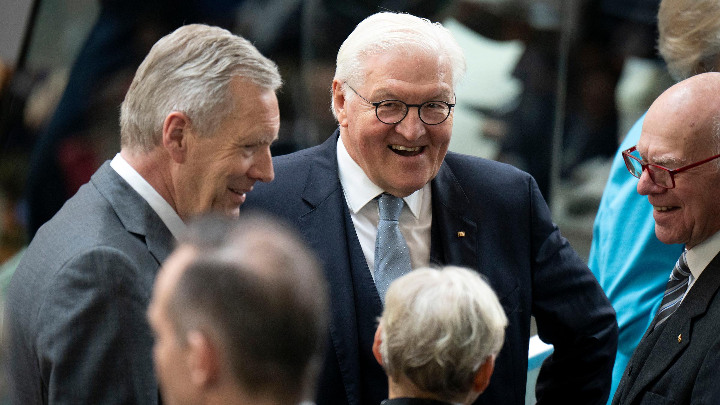 Christian Wulff, Frank-Walter Steinmeier und Norbert Lammert in der konstituierenden Sitzung des 21. Deutschen Bundestages