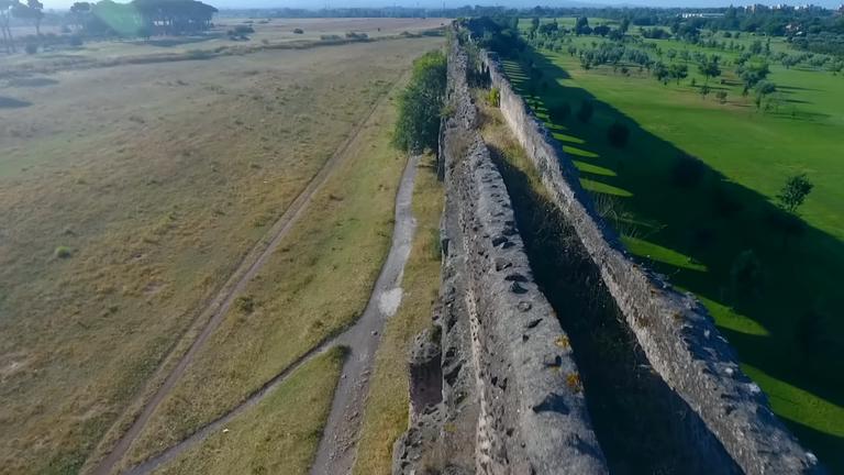 Sie sichern die Wasserversorgung der alten Römer und gelten als Meisterwerke der Baukunst: Aquädukte. Mit ihnen konnte Wasser über große Distanzen transportiert werden.