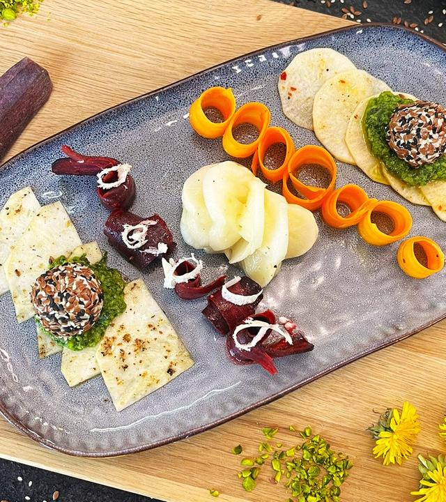 Wurzel-Carpaccio mit Sauerampfer-Pesto
