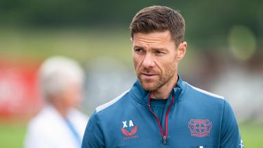 Leverkusen-Coach Xabi Alonso auf dem Trainingsplatz