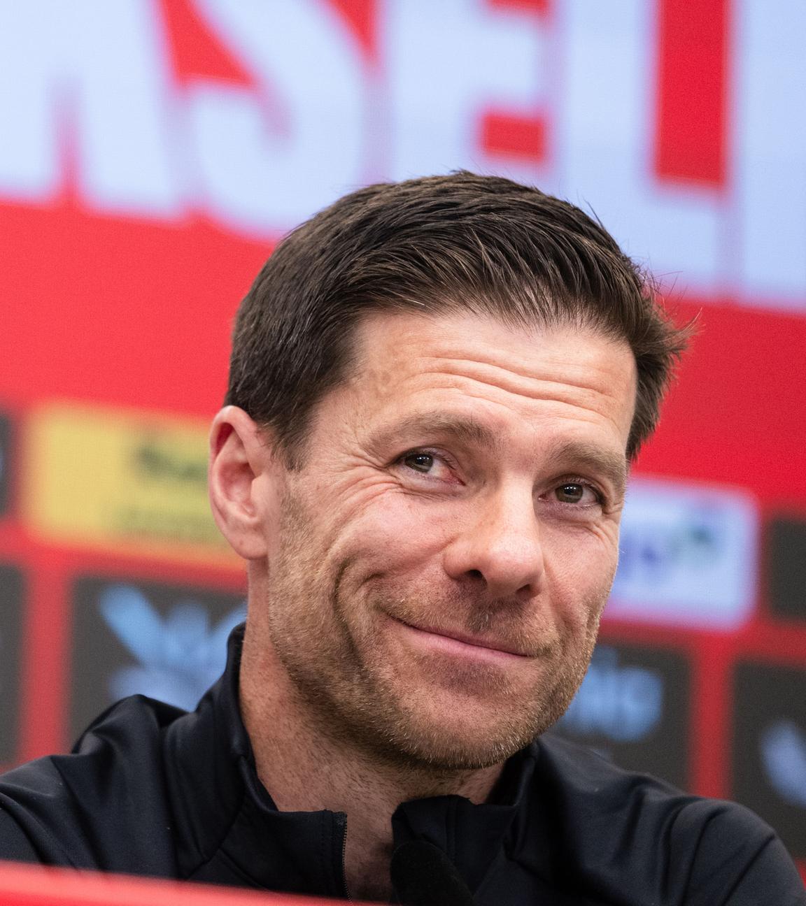 Xabi Alonso bei der Pressekonferenz Bayer Leverkusen am 09.05.2025.