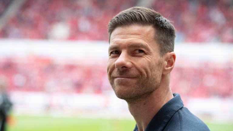 Portrait des Trainers Xabi Alonso beim Fußballspiel 1. FSV Mainz gegen Bayer Leverkusen am 17.05.2025 in Mainz.