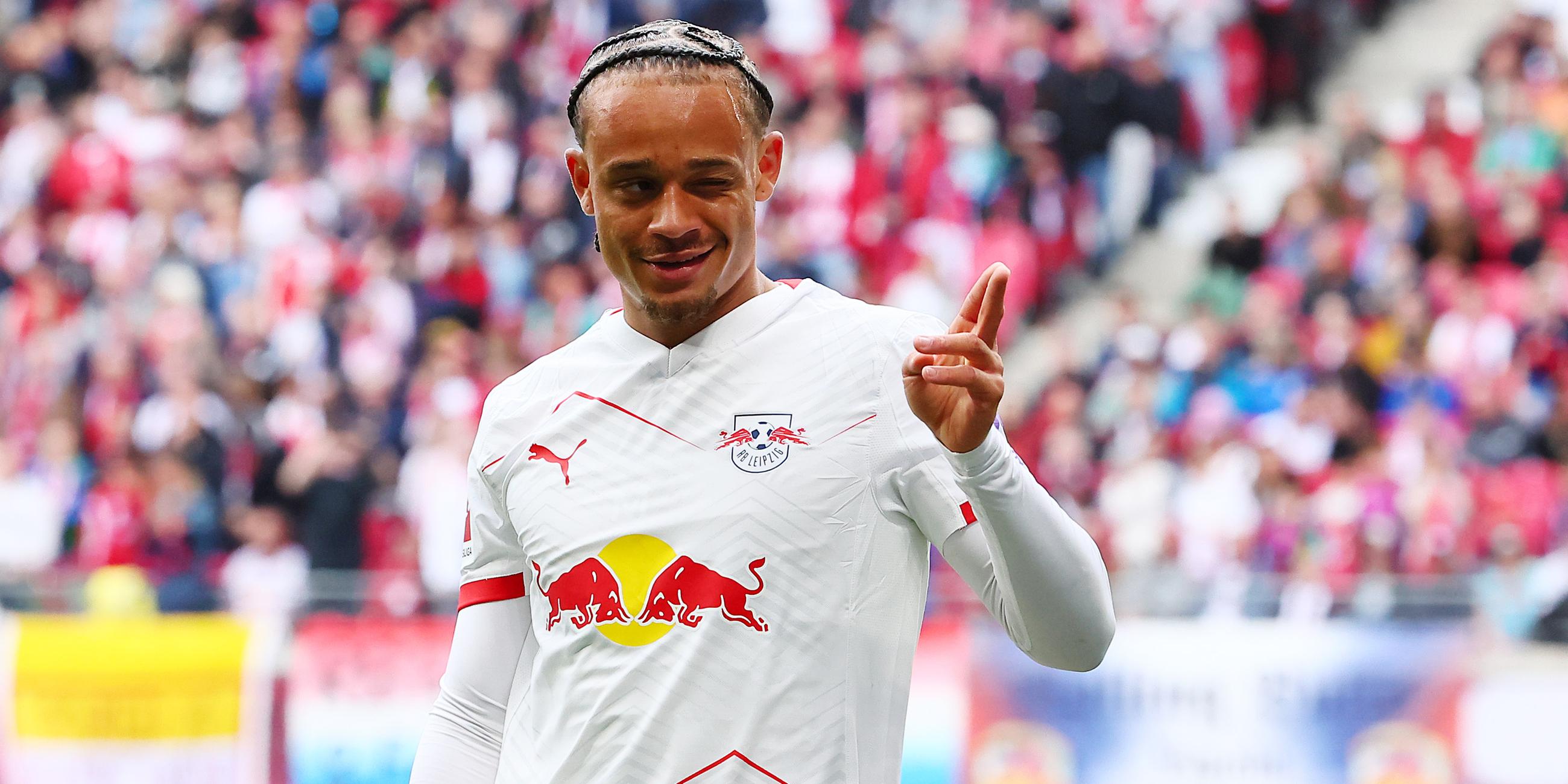 Xavi Simons jubelt im Trikot von RB Leipzig