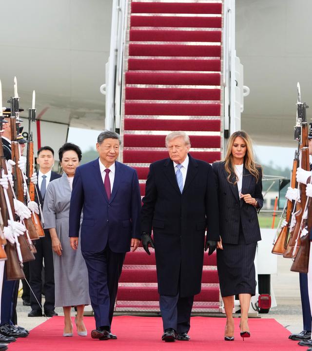 US-Präsident Donald Trump und First Lady Melania Trump gemeinsam mit Chinas Präsident Xi Jinping und dessen Ehefrau Peng Liyuan.