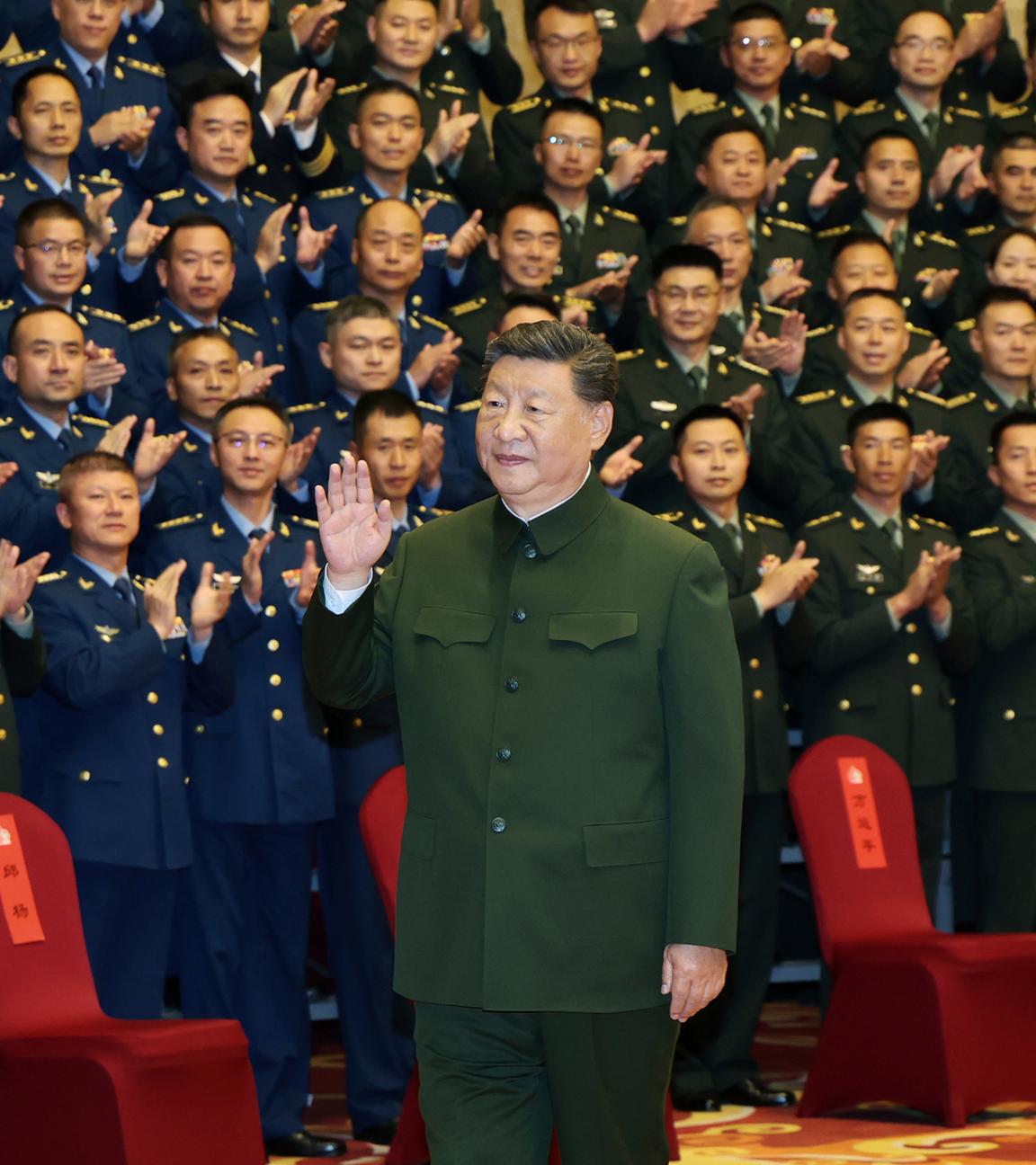 Chinas Präsident Xi Jinping hat in Lhasa Vertreter der in Tibets Hauptstadt stationierten Streitkräfte getroffen.