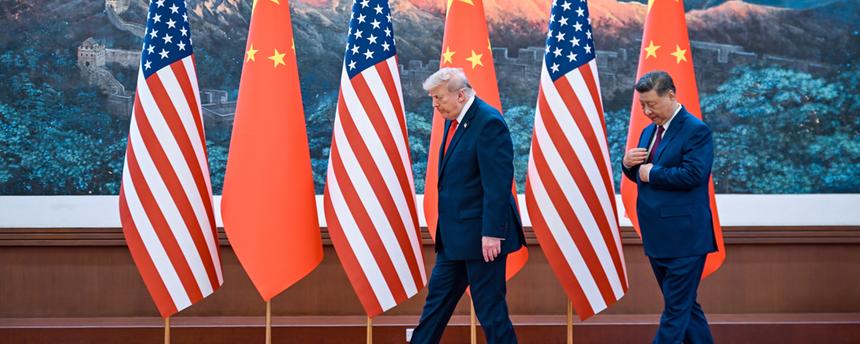  Der chinesische Präsident Xi Jinping (r) und US-Präsident Donald Trump treffen sich in der Großen Halle des Volkes in Peking, China.