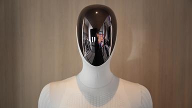 Ein humanoider Roboter von XPeng wird in Australien ausgestellt