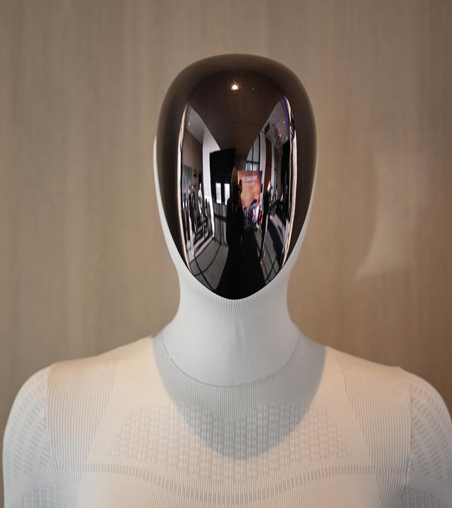 Ein humanoider Roboter von XPeng wird in Australien ausgestellt