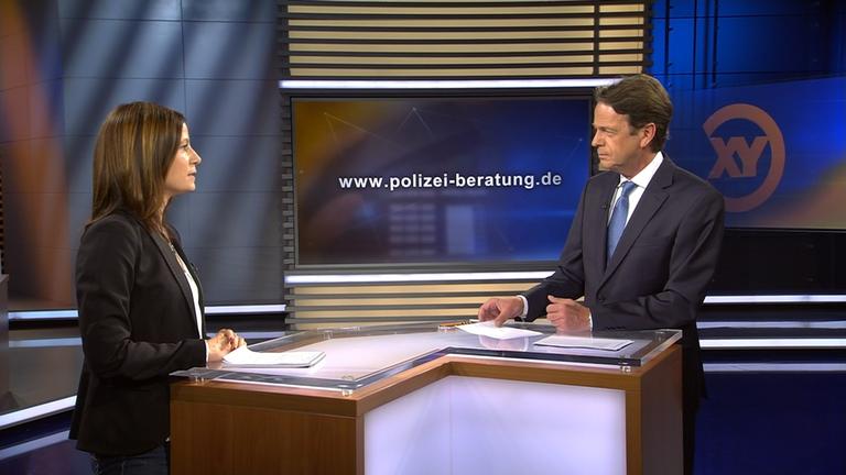 Präventionsexpertin Gabriele Renner und XY-Moderator Rudi Cerne im Gespräch