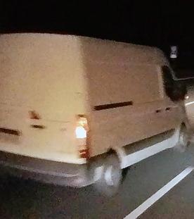 Screenshot aus Dashcam-Video: Der weiße Kleintransporter, der einen tödlichen Unfall auf der A3 verursacht hat.