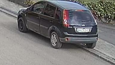 Ein schwarzer Ford Fiesta mit dem Kennzeichen WIL - B 1011.