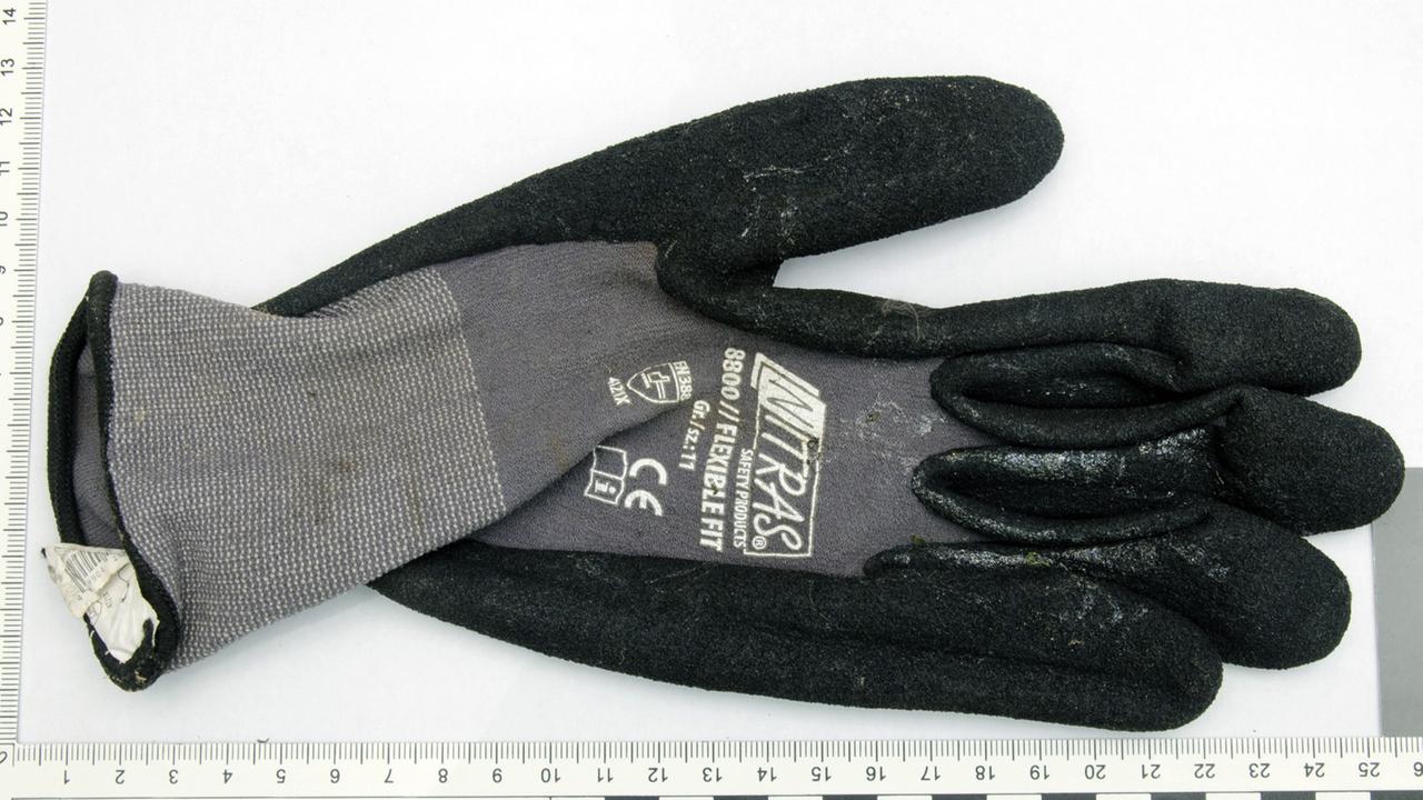 Arbeitshandschuh mit der Aufschrift Nitras in grau und schwarz.