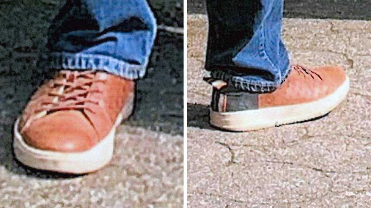 Vorder- und Rückseite eines Sneakers mit braunem Oberleder und weiß-beiger Sohle.