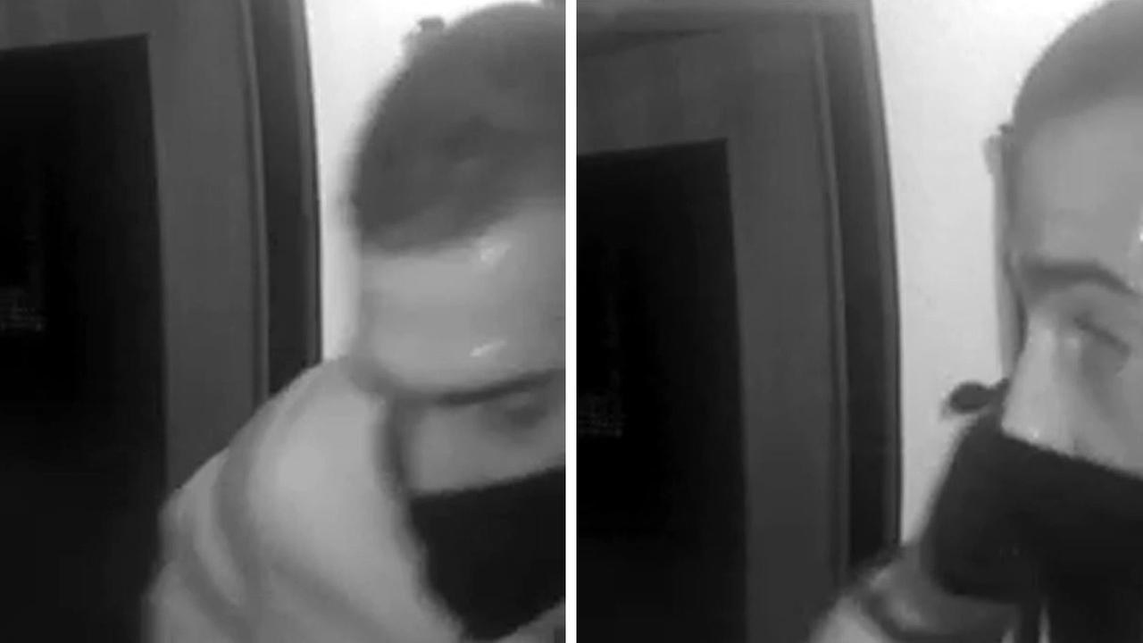 Der zweite Täter ist dunkelhaarig und vermummt.