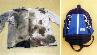 Das Baby in Krefeld wurde in diesen Pullover gewickelt und in diesen Rucksack gelegt.