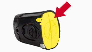 Ein gelbes Kunststoffstück, das die Täter am Tatort zurückgelassen haben. Es stammt von der Abdeckung einer Taser-Patrone. 