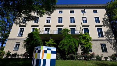 Die deutsche Akademie der Technikwissenschaften (acatech) am Karolinenplatz 4. In dem Gebäude am Karolinenplatz soll ein Bildungszentrum der israelischen Holocaust-Gedenkstätte Yad Vashem entstehen.