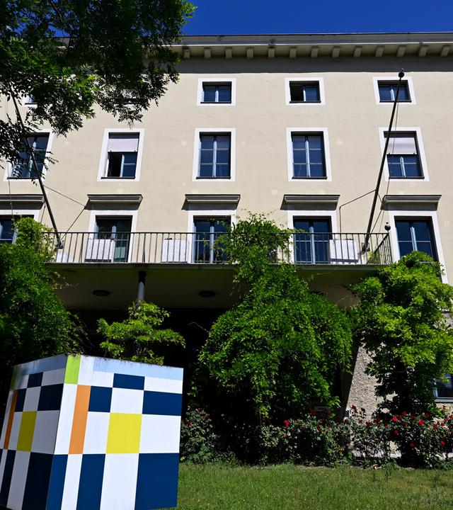 Die deutsche Akademie der Technikwissenschaften (acatech) am Karolinenplatz 4. In dem Gebäude am Karolinenplatz soll ein Bildungszentrum der israelischen Holocaust-Gedenkstätte Yad Vashem entstehen.