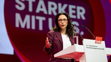 Yasmin Fahimi, DGB-Chefin, spricht beim Ordentlichen Bundeskongress des Deutschen Gewerkschaftsbundes (DGB) auf der Bühne