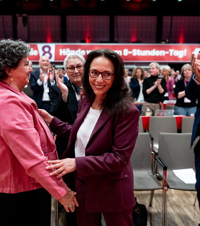 Berlin: Yasmin Fahimi ist beim Bundeskongressdes DGB erneut zur Vorsitzenden gewählt worden. 