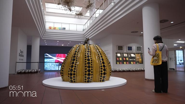 yayoi-kusamas-kunst-spiegelraum-