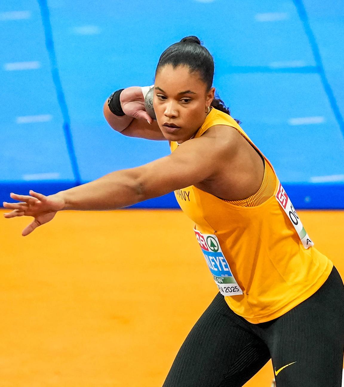 Deutschlands Kugelstoßerin Yemisi Ogunleye in Aktion bei der Leichtathletik EM am 09.03.2025.