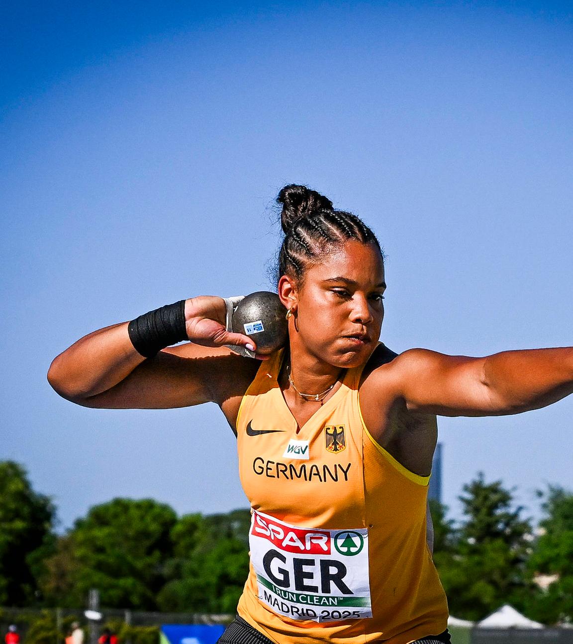 Kugelstoßerin Yemisi Ogunleye bei der Team-EM in Madrid in Aktion