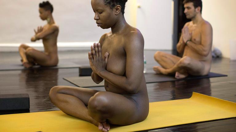 Nacktyoga in einer New Yorker Yogaschule