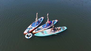 Service: Yoga auf dem Wasser