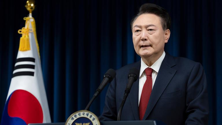  Der südkoreanische Präsident Yoon Suk Yeol spricht im Präsidialamt in Seoul.