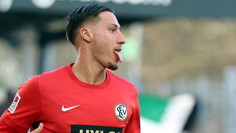 Preußen Münster – SV Elversberg, 2. Bundesliga, 21.12.2025: Younes Ebnoutalib (SV 07 Elversberg) im Einsatz.