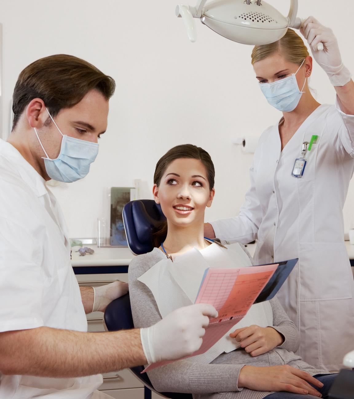 Zahnarzt mit Patientin