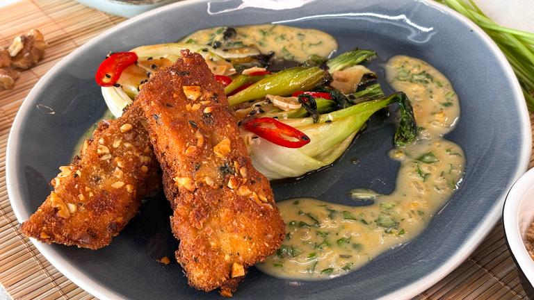 Zander im Walnussmantel mit Pak Choi