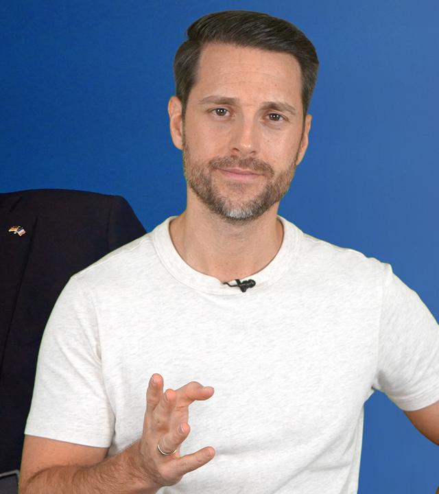 Im Hintergrund mittig zu sehen ist Finanzminister Lars Klingbeil (SPD), rechts daneben und im Vordergrund sieht man Mirko Drotschmann