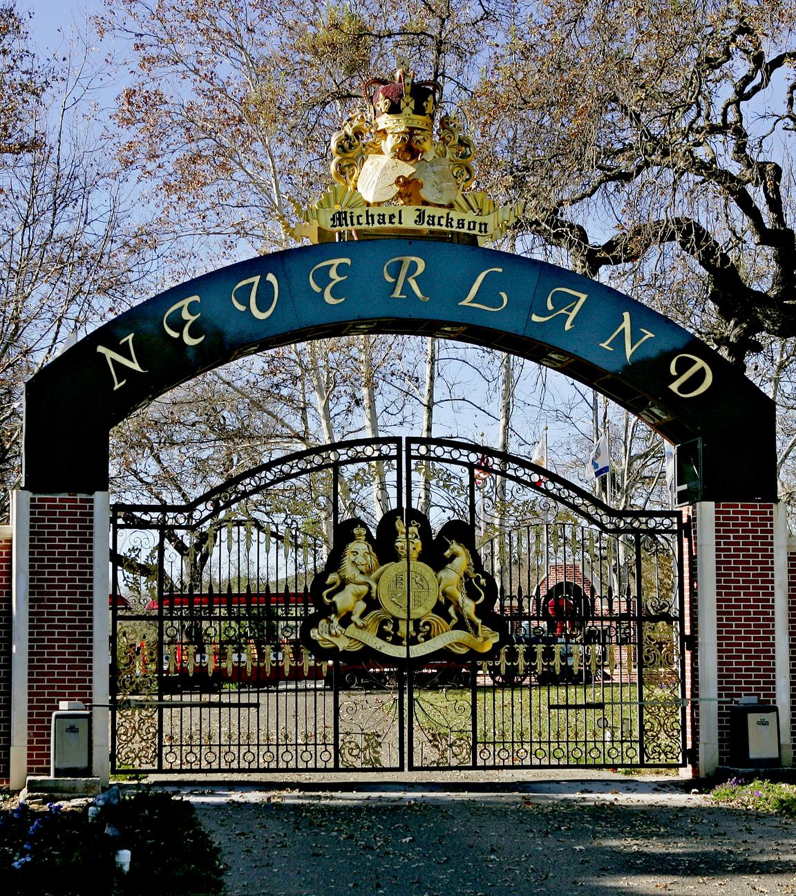 Der Eingang von Michael Jacksons Neverland-Ranch am 17. Dezember 2004