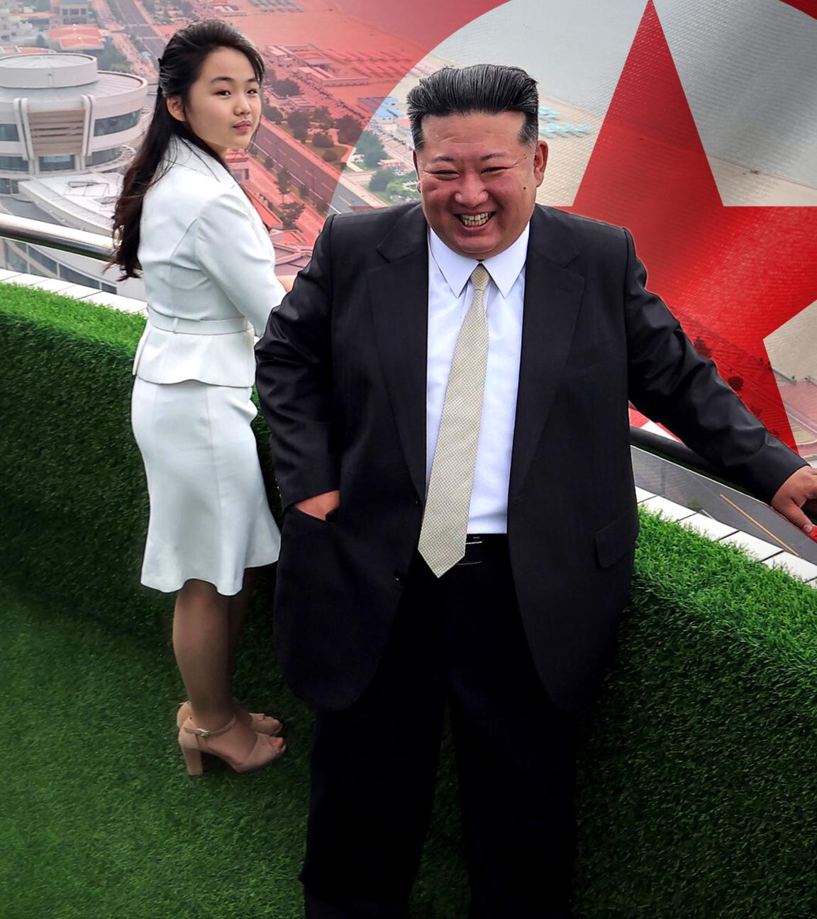Kim Jong Un und seine Tocher Ju-Ae bei der Eröffnung eines Touristenresorts an der Küste Nordkoreas im Jahr 2025; im Hintergrund groß die Flagge von Nordkorea