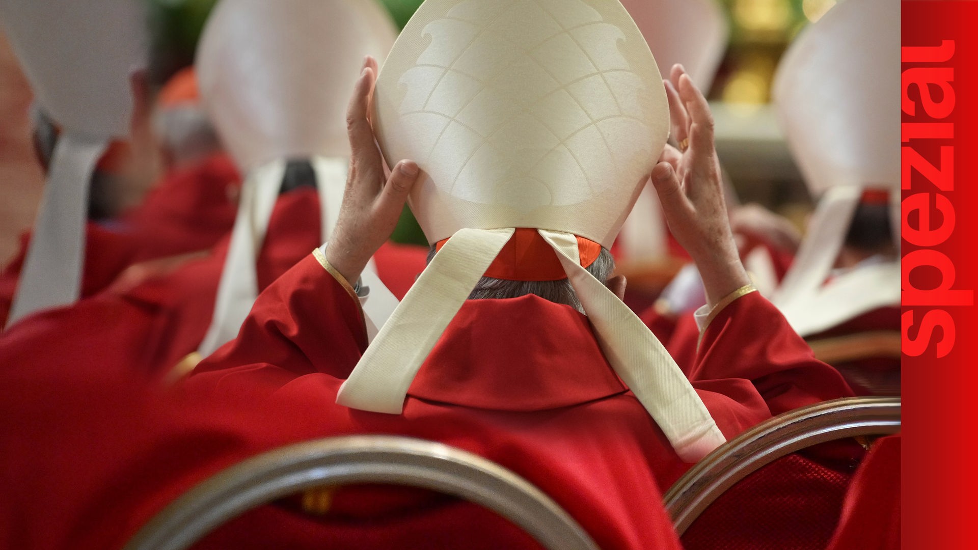 Kardinäle während einer Messe im Petersdom 