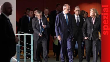 Am Dienstag (23.06.2026) stellten die Vorsitzenden der Rentenkommission, Constanze Janda und Frank-Juergen Weise, gemeinsam mit Bundeskanzler Friedrich Merz (CDU) und Bundesarbeitsministerin Baerbel Bas (SPD) ihre Empfehlungen im Berliner Kanzleramt vor