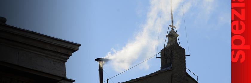 Weißer Rauch im Vatikan: Kardinäle haben einen neuen Papst gewählt