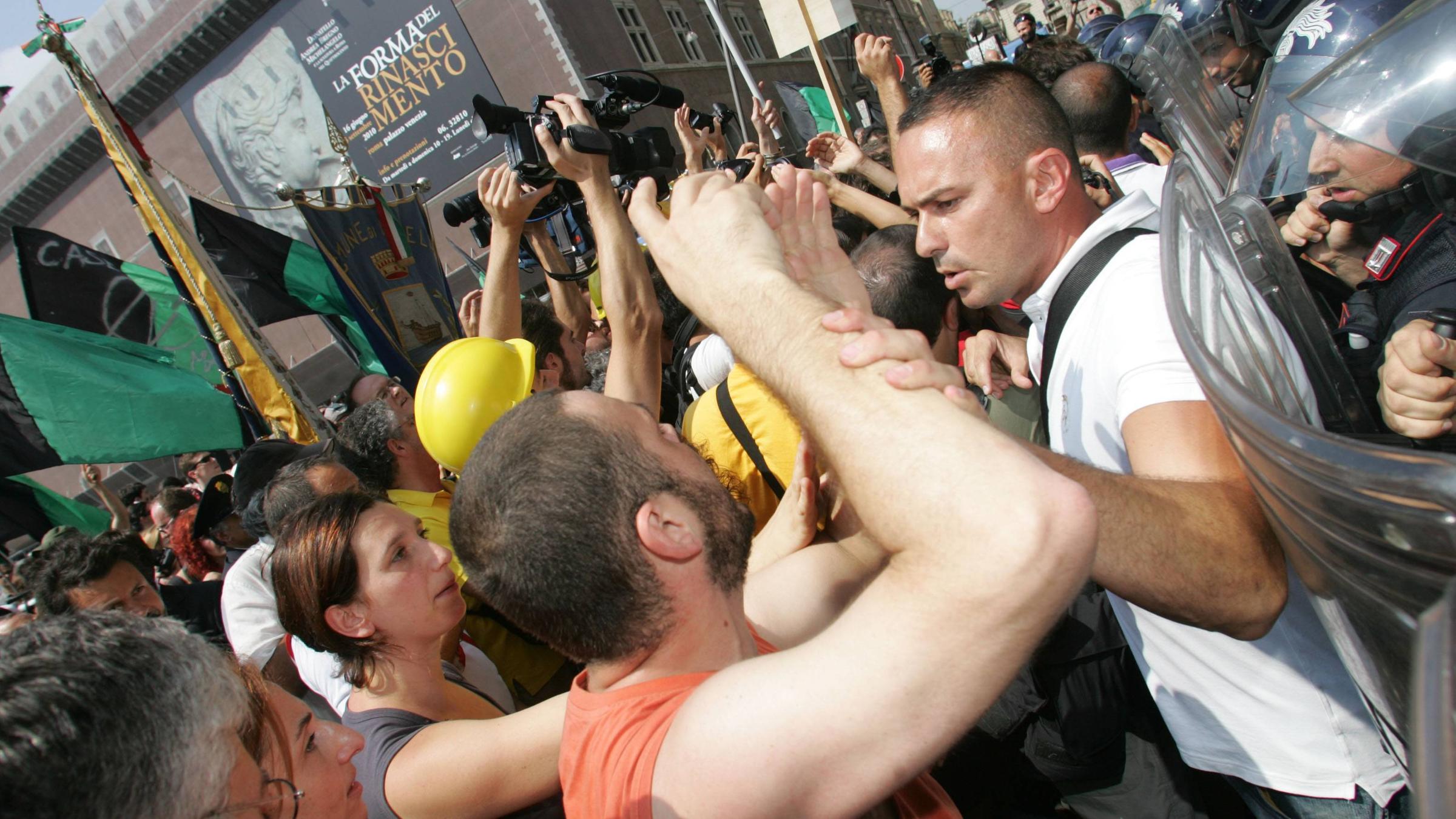 Bürger aus L'Aquila protestieren in Rom