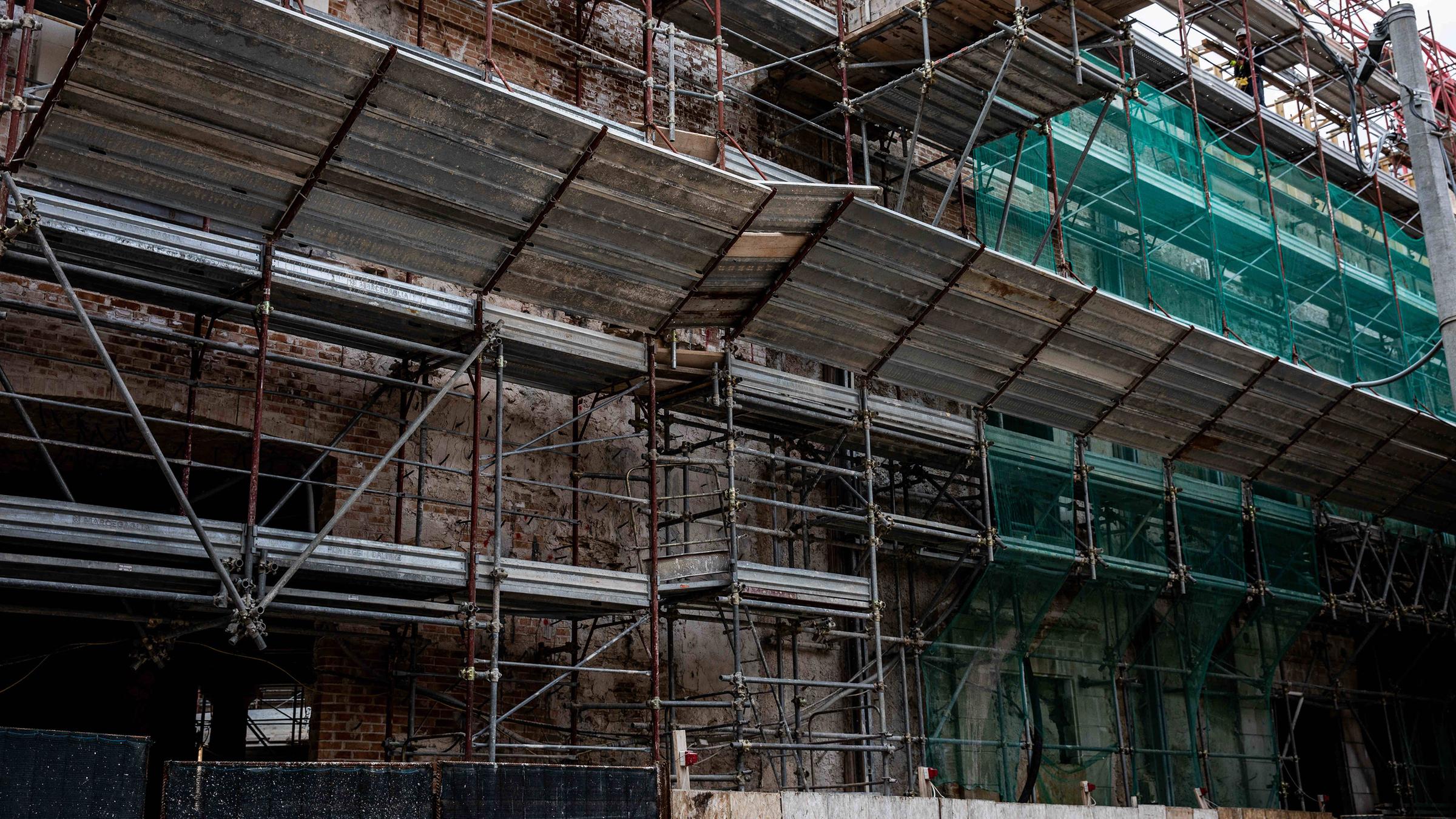 Gebäude in der Innenstadt von L'Aquila am 3. April 2019